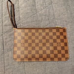Authentic Louis Vuitton neverfull pochette
